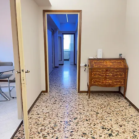 10 Minutes From The Centre, Comfort And Culture